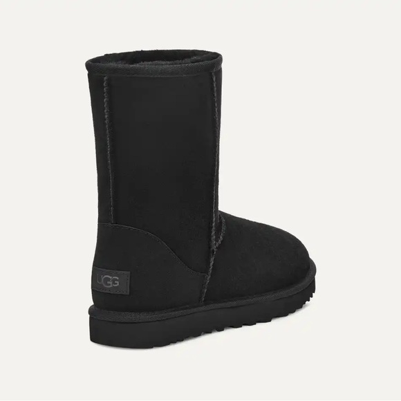 NWT UGG Classic Short II black boot - women’s size 9 - Picture 3 of 10